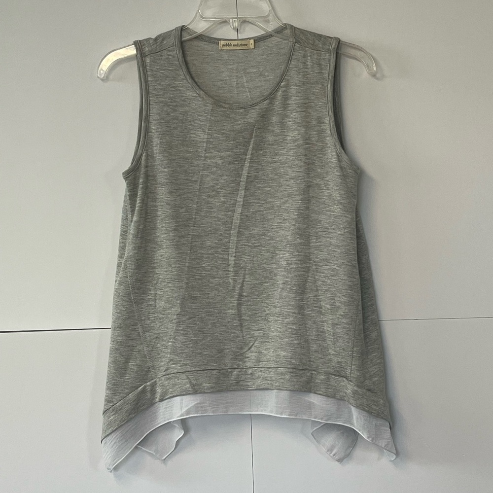 Women’s Anthropologie Pebble And Stone Light Grey Flowy Top. Size Small